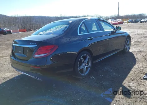 2017 Mercedes-Benz E 300 4Matic z USA, uszkodzony, nr VIN WDDZF4KB9HA017628